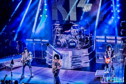 Kiss performs on The Kiss Kruise